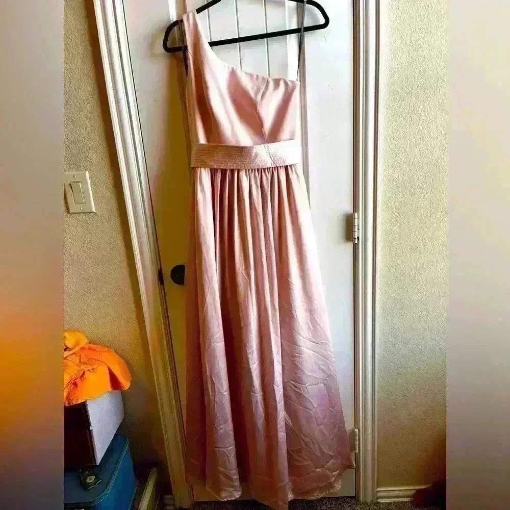 White by Vera Wang pink of the shoulder formal dress